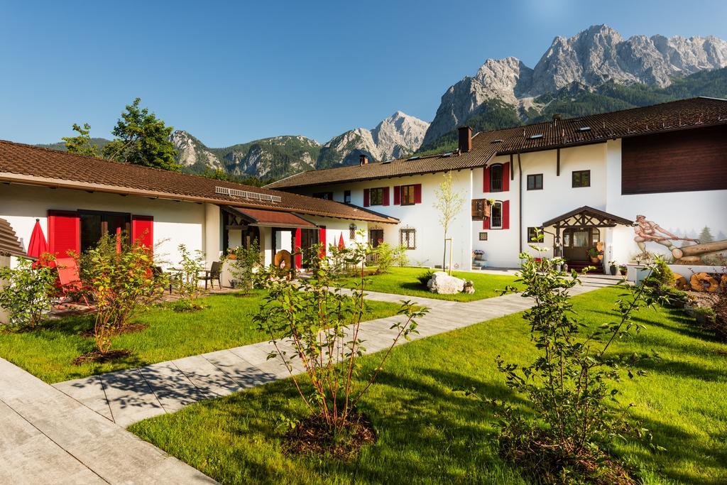 Bayern Resort Hotel - Adults Only - Mit Zugspitzblick - Eibsee-Naehe - Wellnessbereich - Naturpool Im Sommer Grainau Extérieur photo