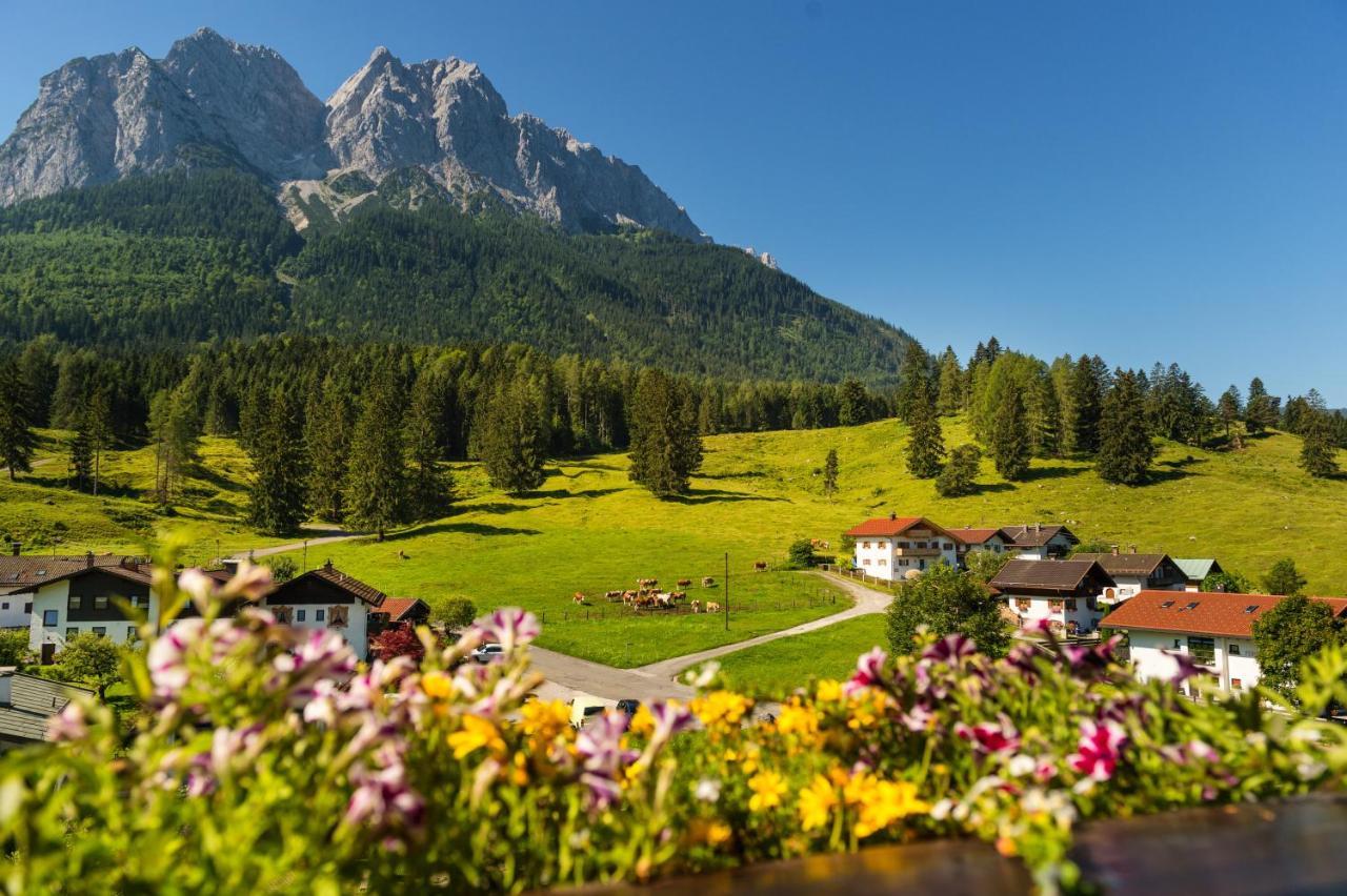 Bayern Resort Hotel - Adults Only - Mit Zugspitzblick - Eibsee-Naehe - Wellnessbereich - Naturpool Im Sommer Grainau Extérieur photo